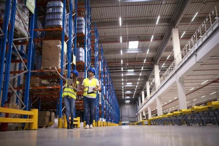 Warehouse Jobs in UAE for Freshers – Salary, Duties & Hiring Process